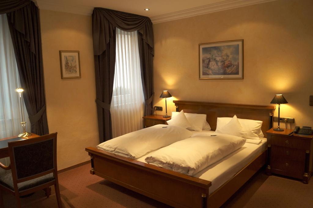 Hotel Kronprinz Кульмбах Номер фото