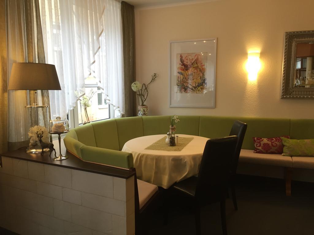 Hotel Kronprinz Кульмбах Экстерьер фото