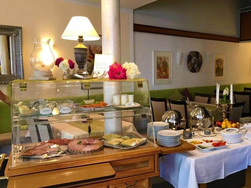 Hotel Kronprinz Кульмбах Экстерьер фото